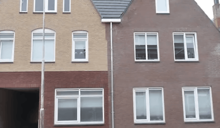 Gestoffeerde studio met wasmachine en inclusief prijs