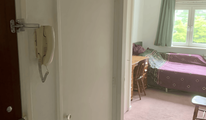 Gemeubileerde kamer met balkon en wifi