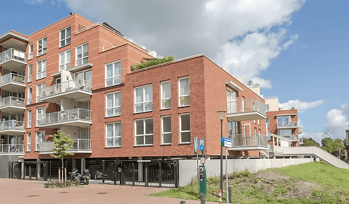 Appartement met Ruime Slaapkamer en Inloopdouche