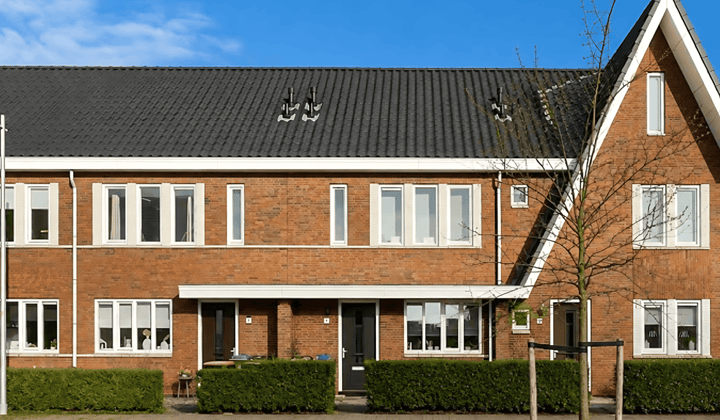 Hoekwoning met tuin en gestoffeerd