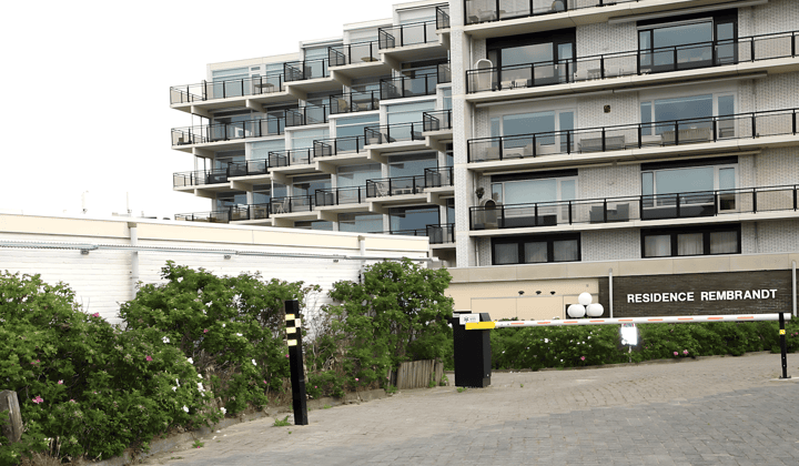 Gemeubileerd appartement met balkon en parkeerplaats