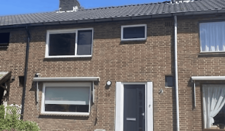 Gestoffeerde woning met tuin en drie slaapkamers