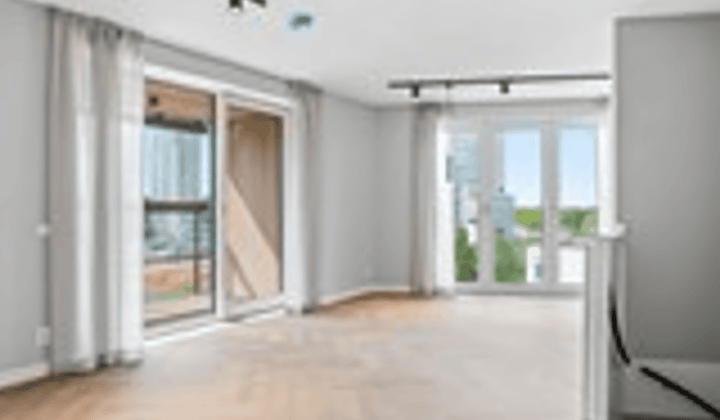 Tussenverdieping appartement met balkon en parkeerplaats