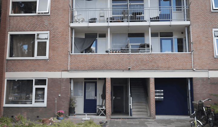 Gestoffeerd appartement met balkon en luxe badkamer