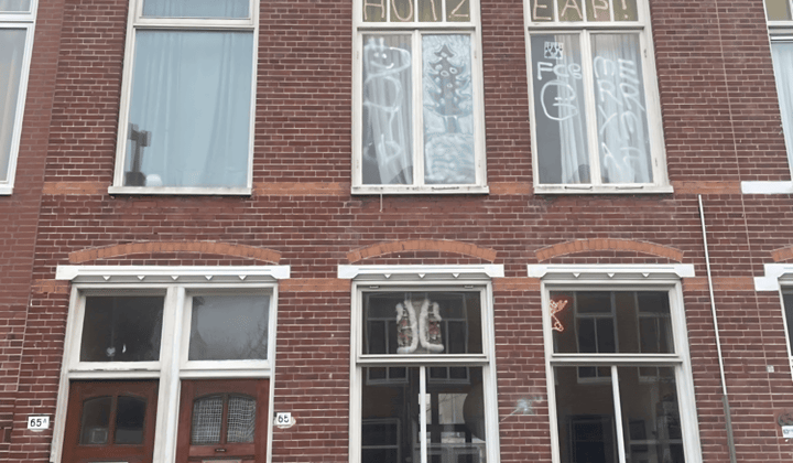 Huis met Balkon en Inclusieve Kosten voor Mannen