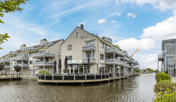 Gemeubileerd appartement met balkon en parkeerplaats