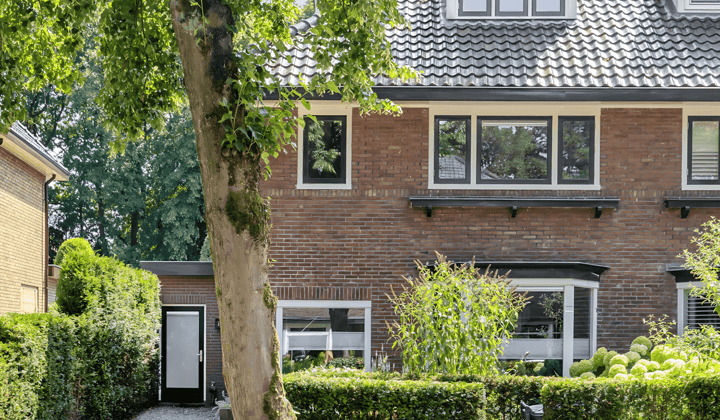 Huis | 237m² | €3950,-