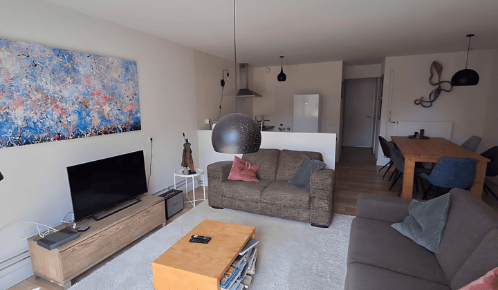 Gemeubileerd appartement met terras en parkeervergunning