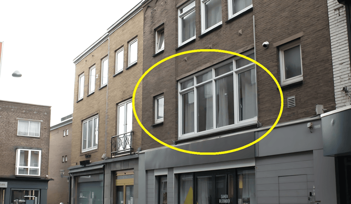Appartement met 2 slaapkamers en balkon, gestoffeerd en centraal gelegen