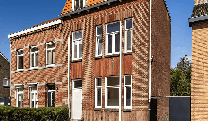Ruim appartement met 7 slaapkamers