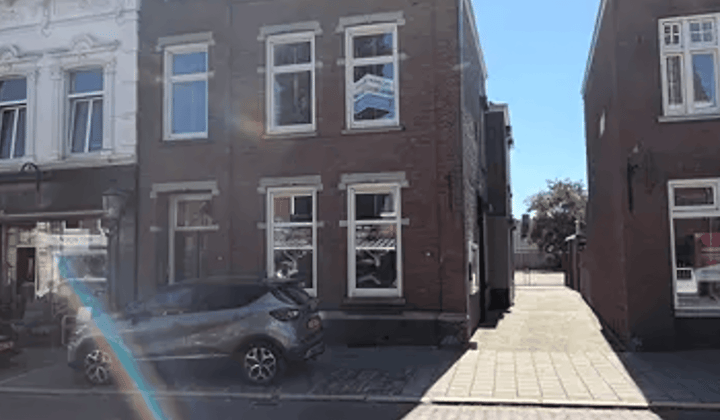 Appartement met balkon en parkeerplaats in monumentaal pand