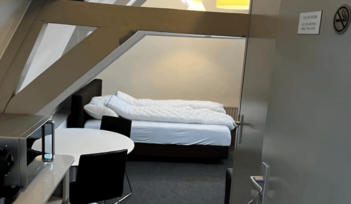 Gemeubileerde studio met eigen badkamer en wasmachine