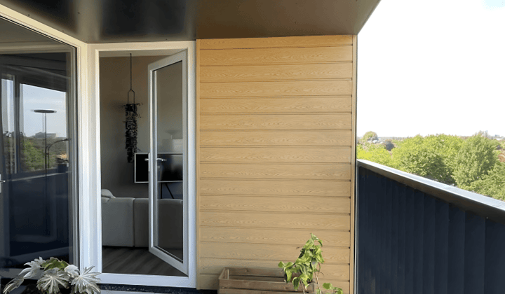 Gestoffeerd appartement met balkon en parkeerplaats