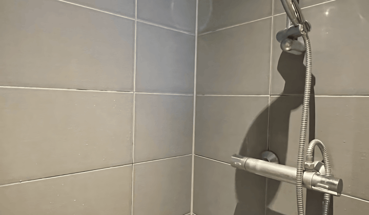Appartement met balkon en inloopdouche, gestoffeerd, lange termijn