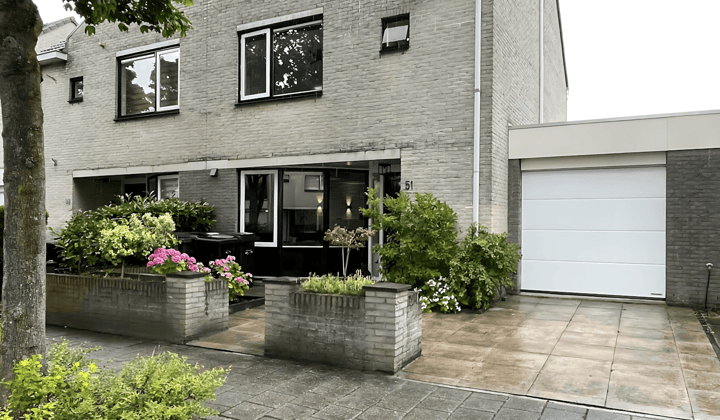 Huis | 141m² | €2450,-