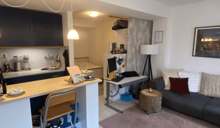 Studio appartement gestoffeerd met aparte slaapkamer