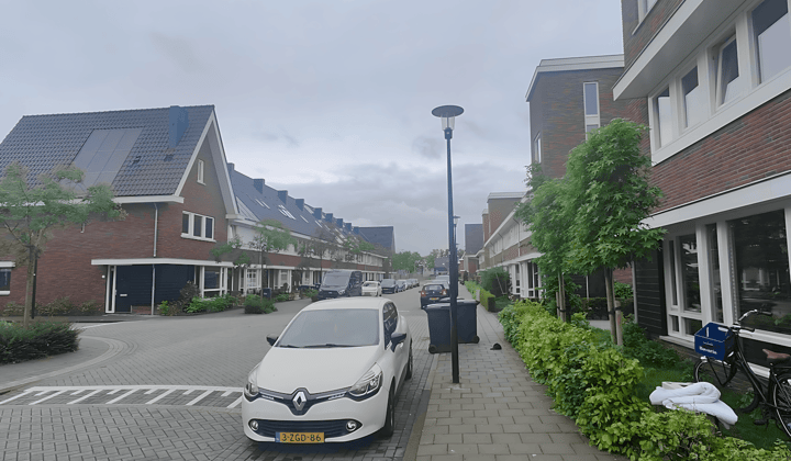 Ruim gestoffeerd huis met 5 slaapkamers en tijdelijke huur