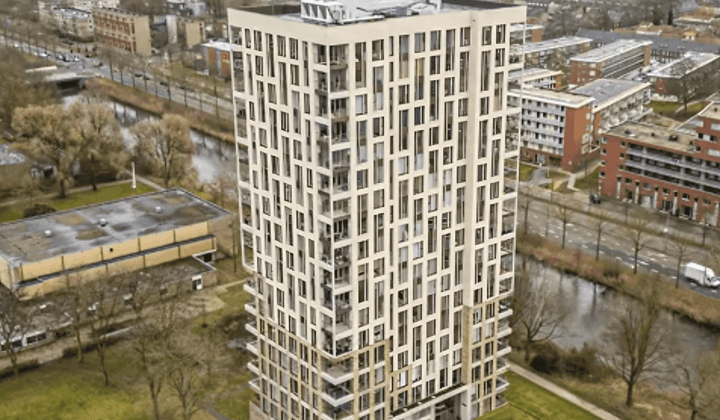 Appartement met balkon en eigen parkeerplaats