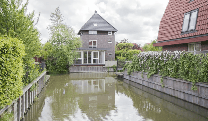 Vrijstaande woning met tuin en parkeergelegenheid