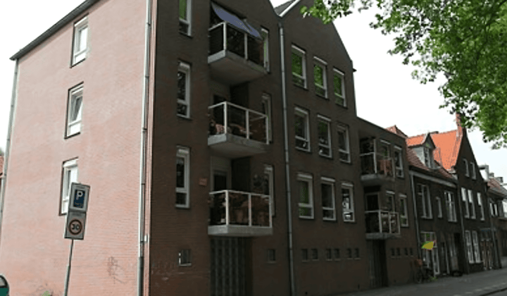 Appartement met balkon en parkeergelegenheid in het centrum