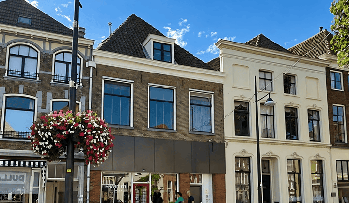Appartement met Balkon in Rijksmonument