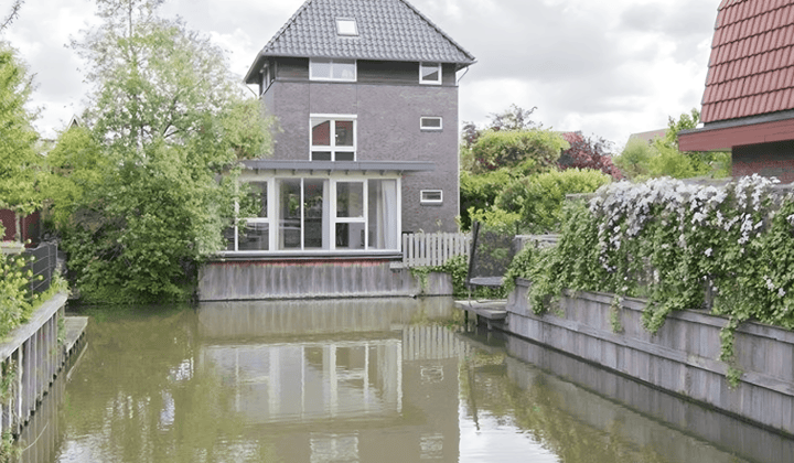 Ruime eengezinswoning met gemeubileerd interieur en uitzicht