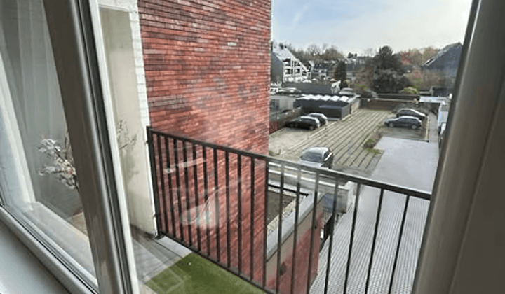 Ruim appartement met veel licht en gedeelde woonruimte