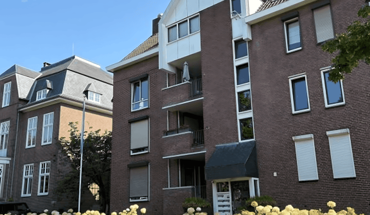 Appartement met balkon en eigen parkeerplaats