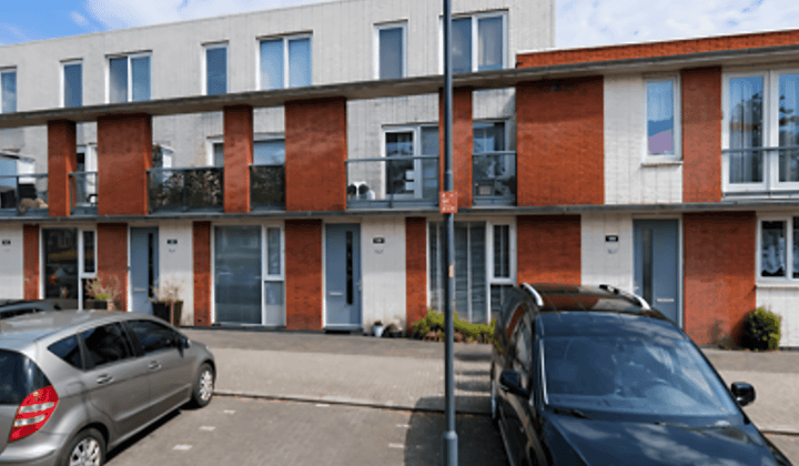 Eengezinswoning met tuin en balkon