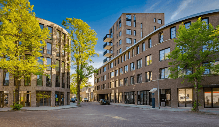 Gemeubileerde studio met privéterras en parkeerplaats