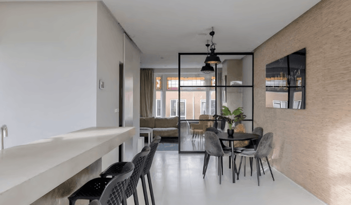 Gemeubileerde eengezinswoning met balkon en mooi uitzicht