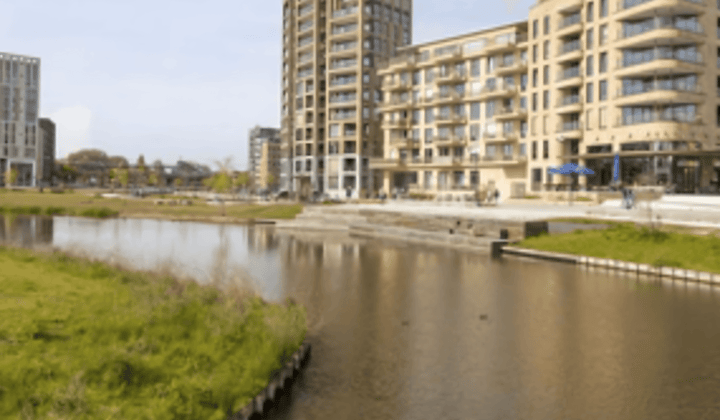Appartement met vier slaapkamers en ruim terras