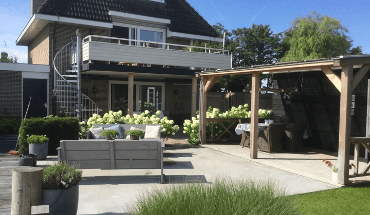 Vrijstaande eengezinswoning met tuin en uitzicht