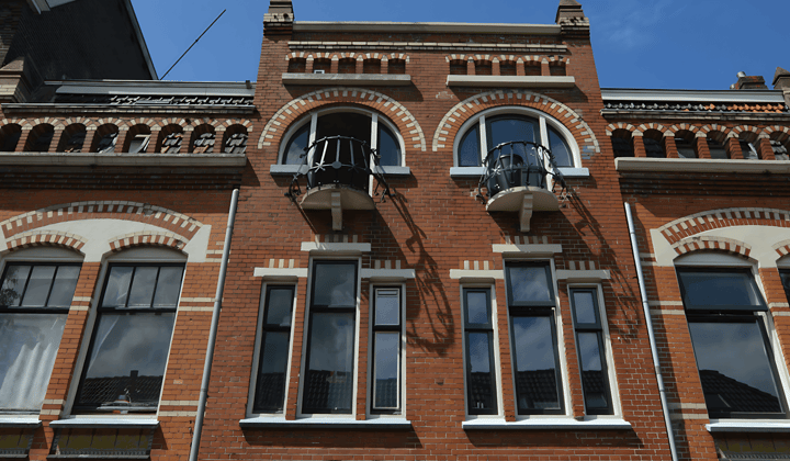 Studentenkamer met tuin en nette keuken