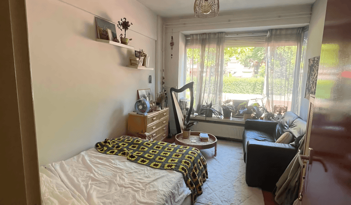 Kaal appartement met tuin en parkeerplaats, inclusief vaste lasten, geen huisdieren