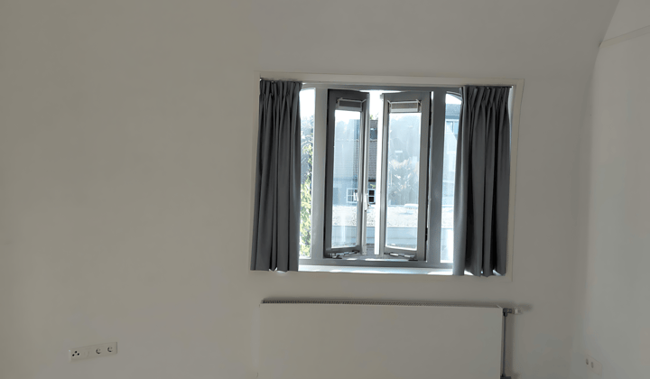 Gestoffeerde studio met eigen keuken en badkamer