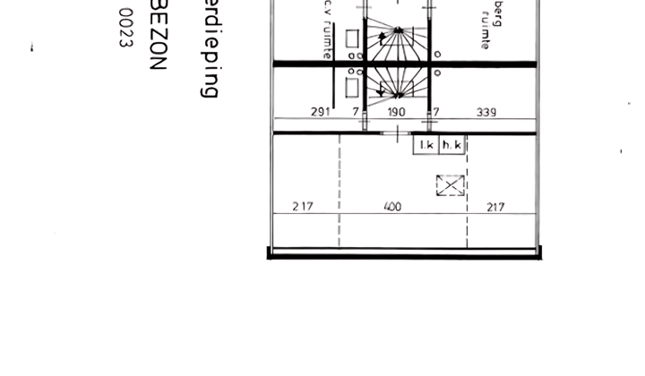 Ruime tussenwoning met tuin en oprit