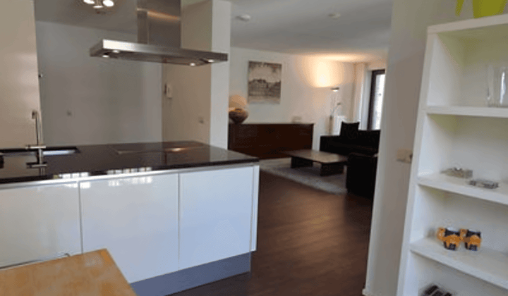 Gemeubileerd appartement met 2 slaapkamers en privéparkeerplaats