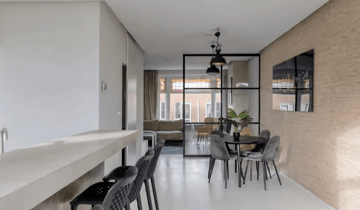 Gemeubileerd huis met tuin en balkon, 5 slaapkamers, parkeergelegenheid