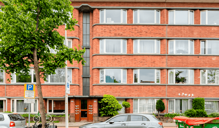 Gemeubileerd appartement met balkon en wasmachine
