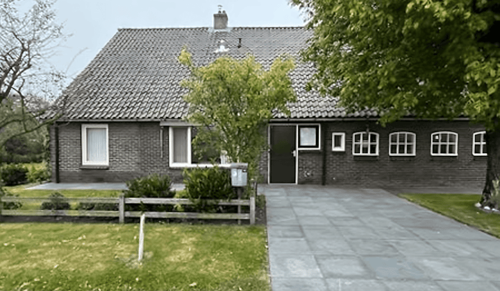Vrijstaande woning met tuin en gestoffeerd interieur