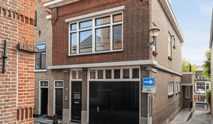 Appartement met 2 slaapkamers en inloopdouche met parkeergelegenheid