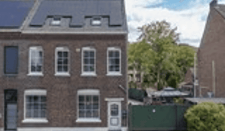 Ruime twee-onder-een-kapwoning met tuin en monumentale kenmerken
