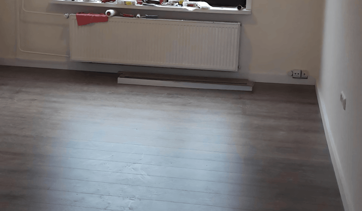 Gestoffeerde studio met eigen voorzieningen en internet