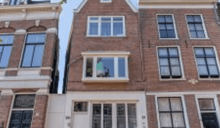 Gemeubileerd appartement met dakterras en parkeergelegenheid