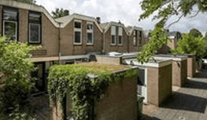 Tussenwoning met tuin en gemeubileerd