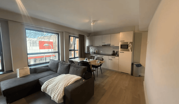 Gemeubileerd 2-kamer appartement met balkon en wasmachine