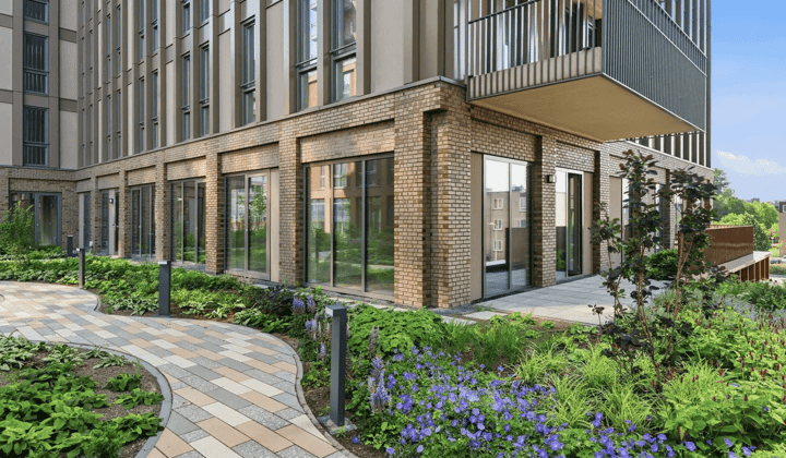Appartement met balkon en gestoffeerd interieur