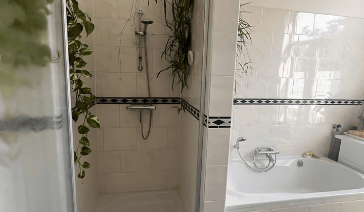 Gemeubileerd appartement met tuin en centrale ligging