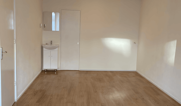 Gestoffeerde studentenkamer met registratie en wifi